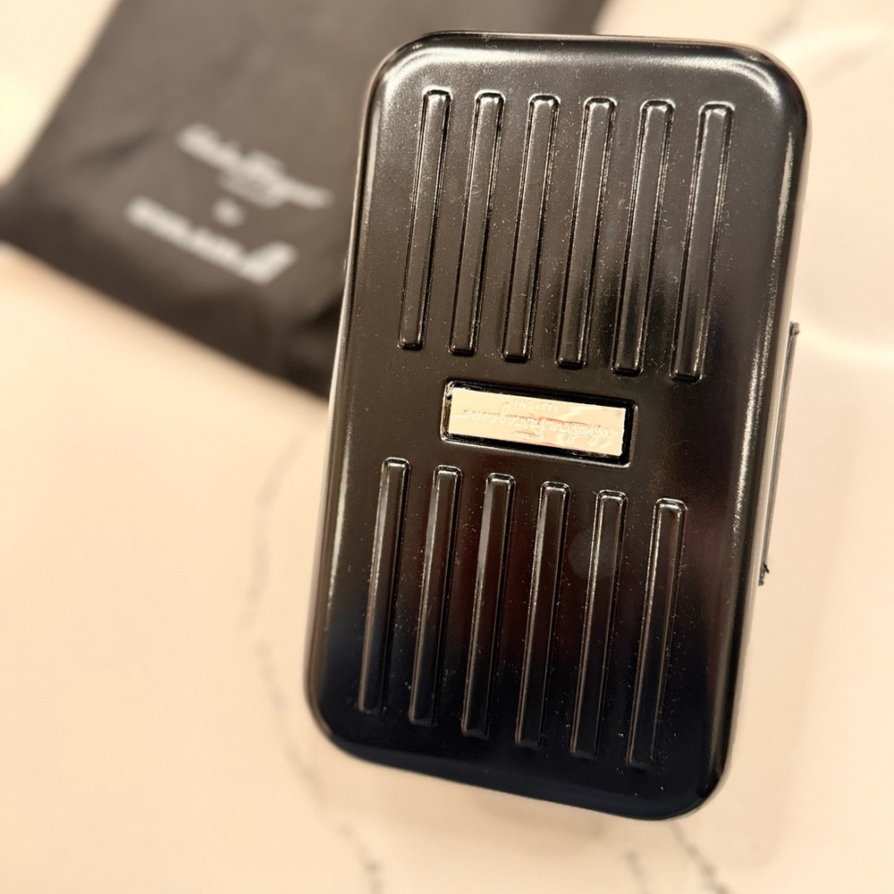 EVA AIR x Salvatore Ferragamo Hard Case —Business Class amenity kits